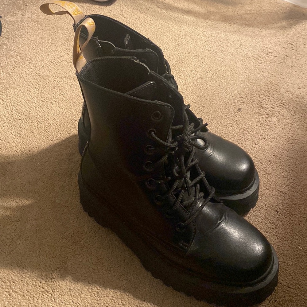 Dr. Martins Jadon II Mono